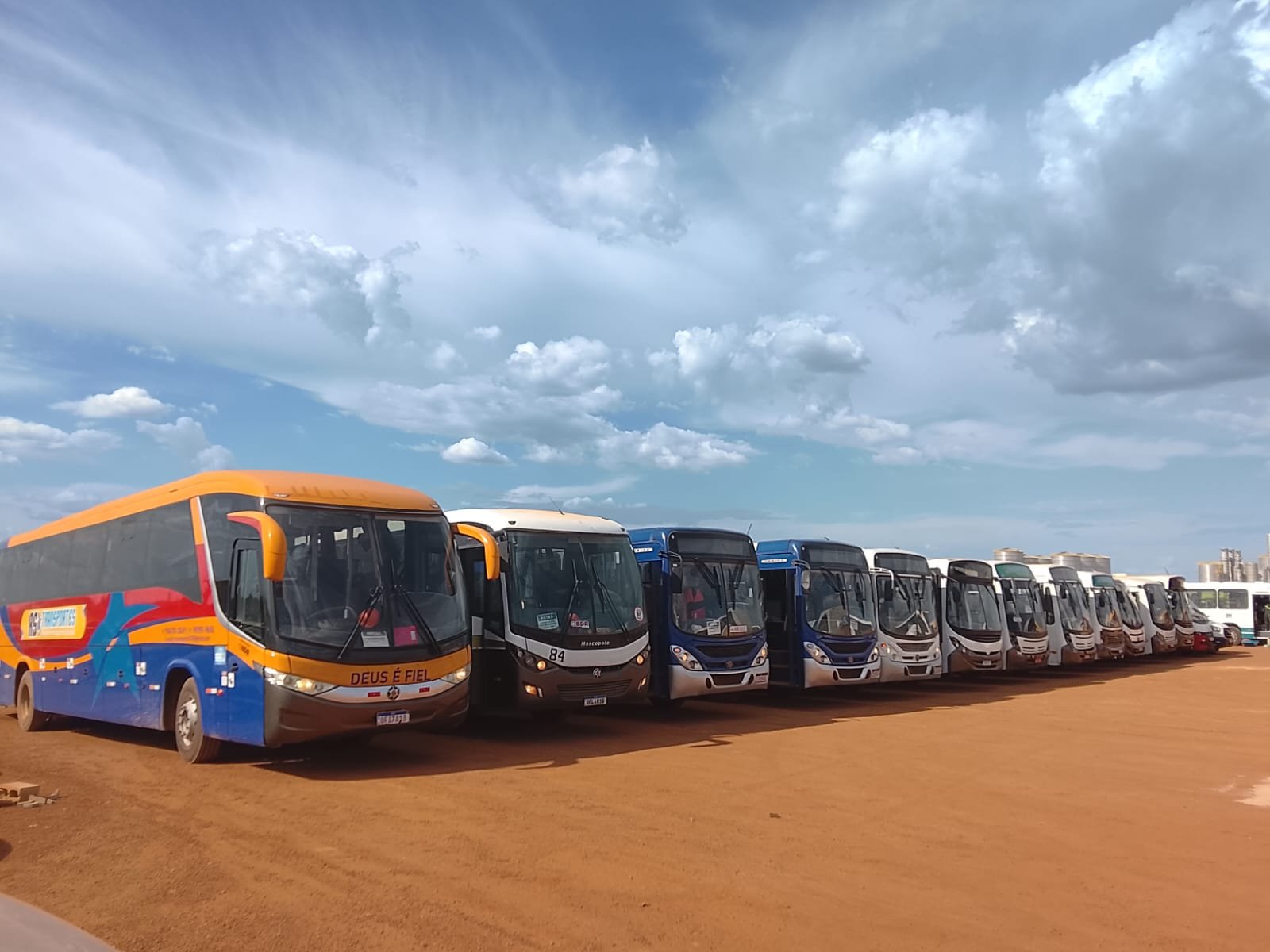 Frota para turismo e frete de passageiros - RS Transportes e Turismo